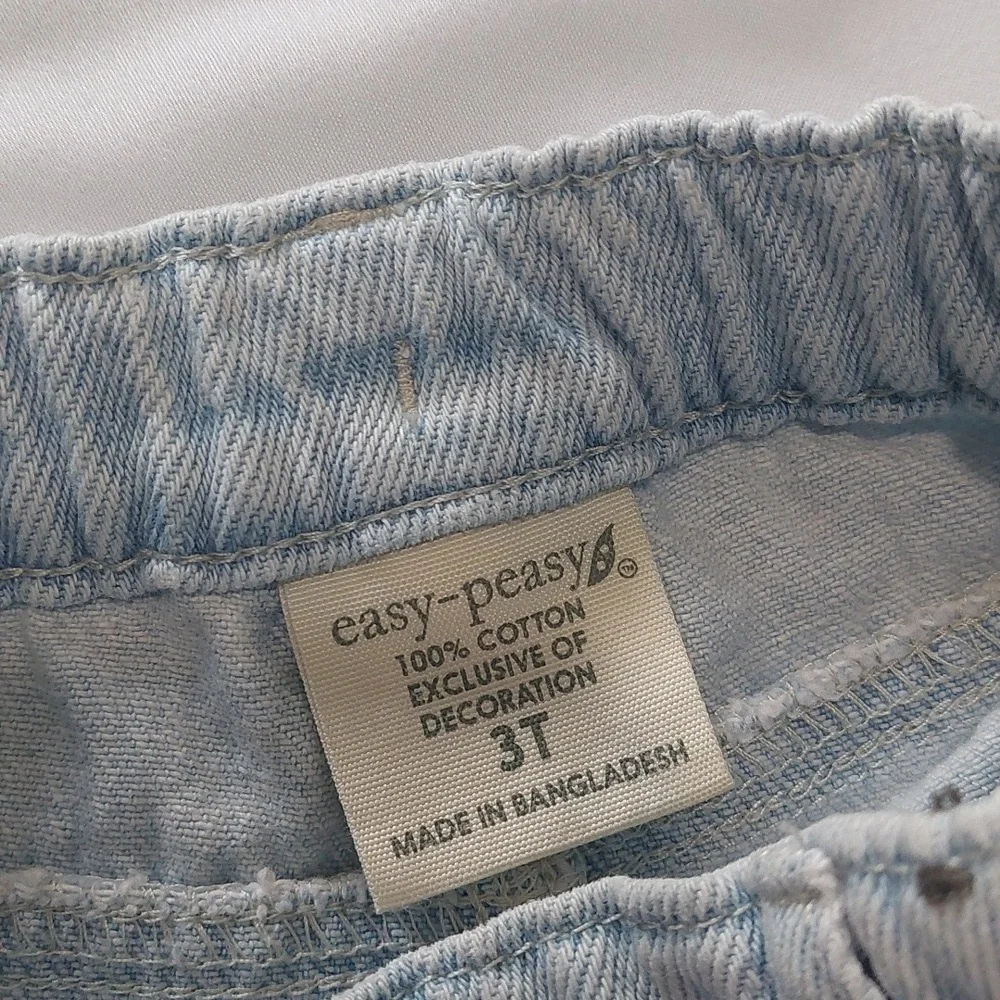Easy Peasy Light Blue Denim Girls  Shorts with Lace Trim.Size 3T .